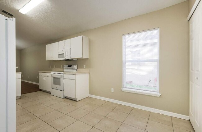 Foto del edificio - 8207 Stockton Way