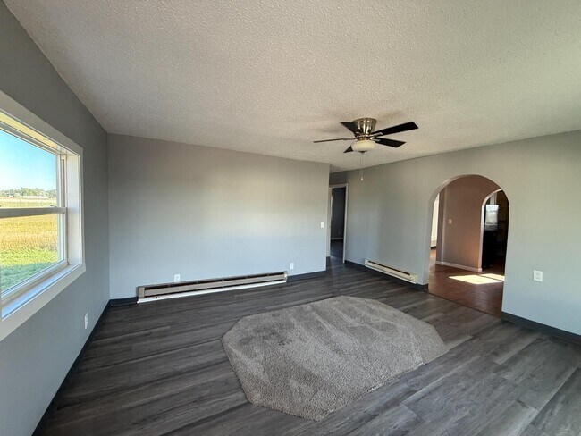 Foto del edificio - 720 Box Elder Rd W