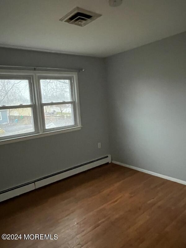 Building Photo - 1070 Bay Ave
