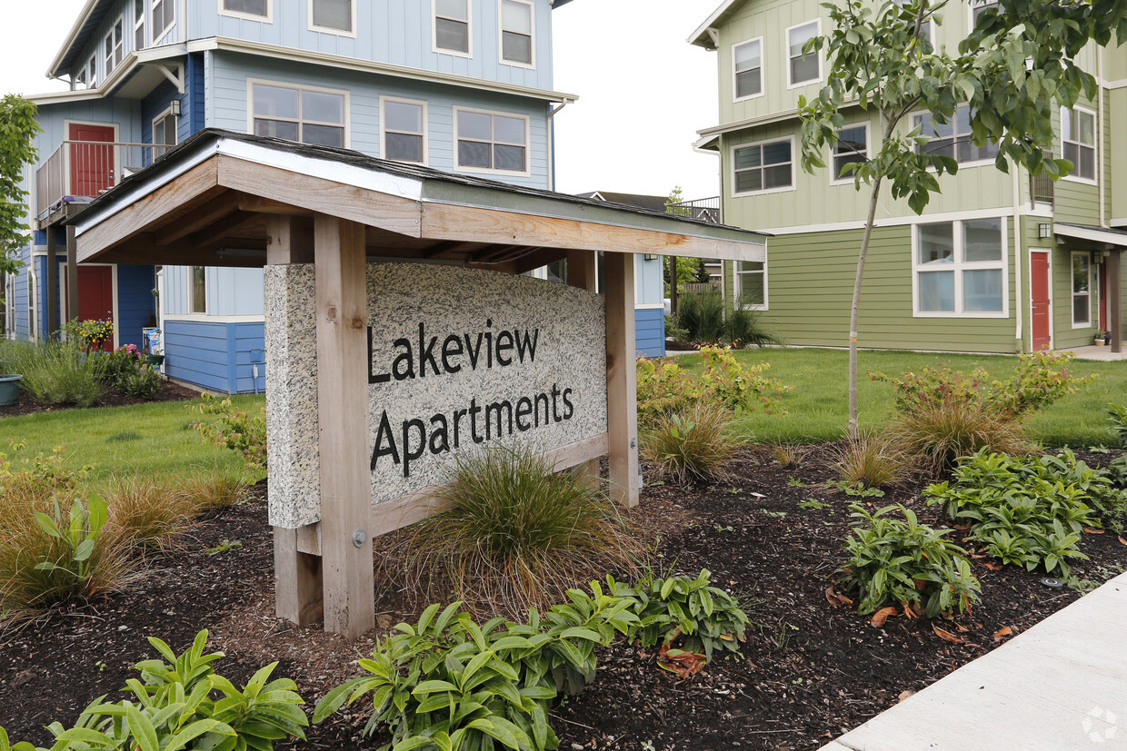 Foto del edificio - Lakeview Apartments