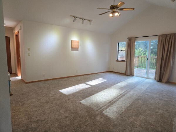 Sala de estar - 26147 Port Gamble Rd NE