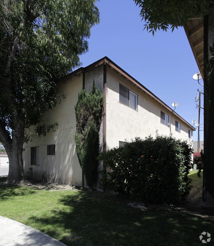 Building Photo - 1601 Picadilly Way