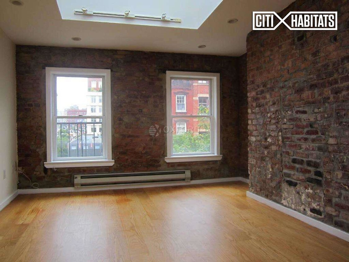 Primary Photo - 219 Mulberry St