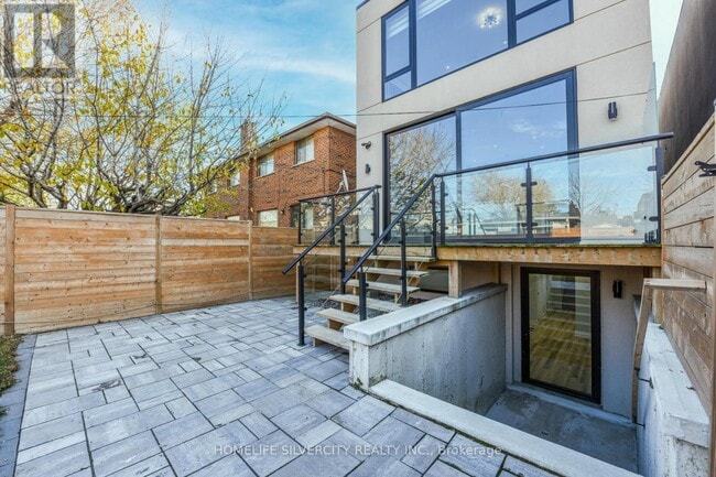 Photo du bâtiment - 80A Evans Ave.