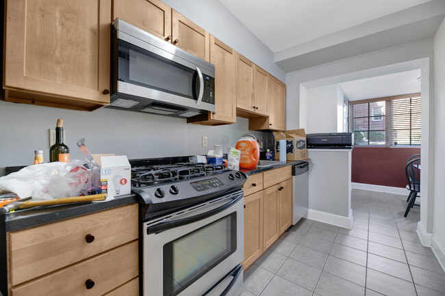 Building Photo - 301 Whittier St NW