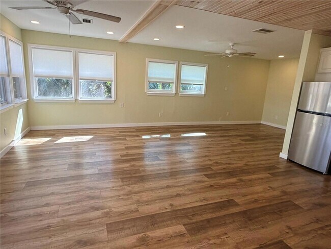 Foto del edificio - 53706 River Trace Rd