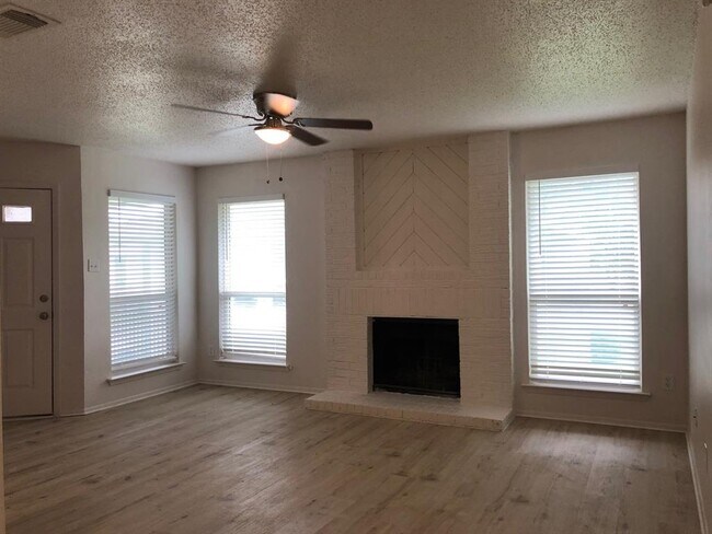 Foto del edificio - 10616 Mellow Ln