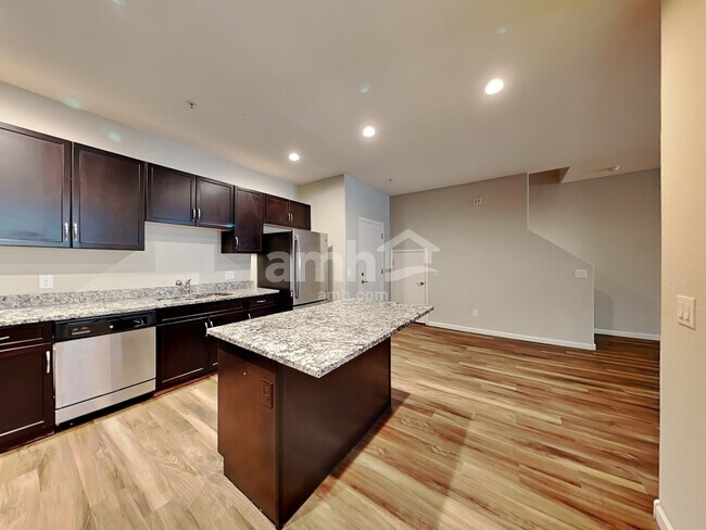 Building Photo - 20713 W Maiden Lane