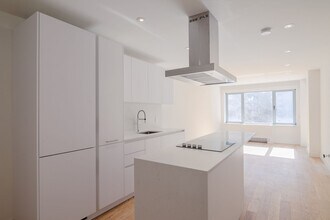 Building Photo - 3468 Rue Drummond
