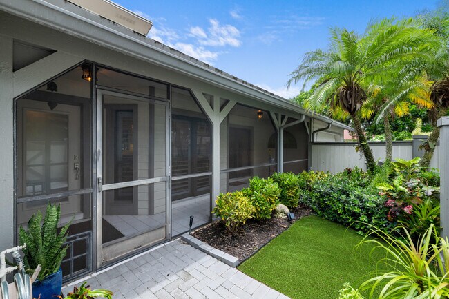 Foto del edificio - 2586 Bedford Mews Dr