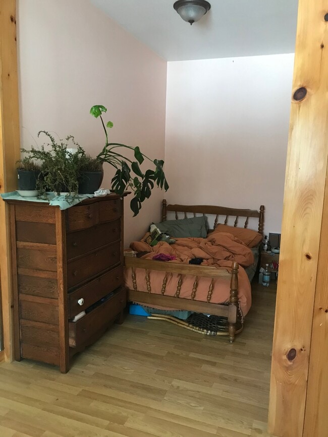 Sleep nook - 657 Maple Hill Rd