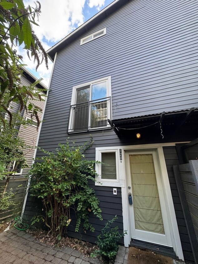 Primary Photo - 3bd/2.5ba Seattle Townhouse