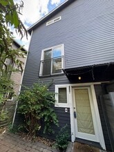 Building Photo - 120 19th Ave E