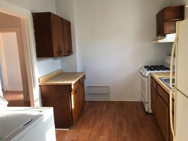 Building Photo - 446 Lindberg Dr