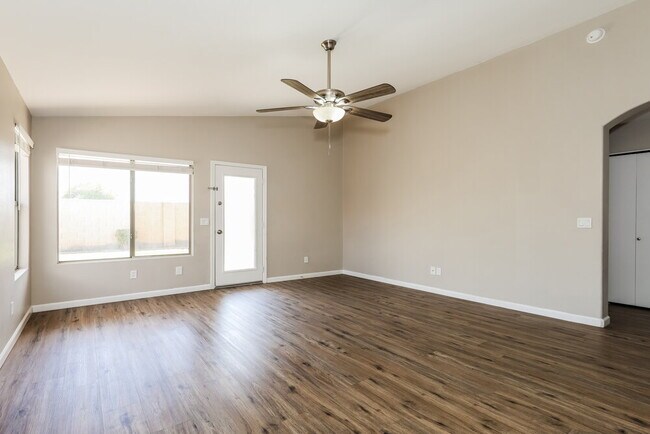 Foto del edificio - 2267 E Arabian Dr