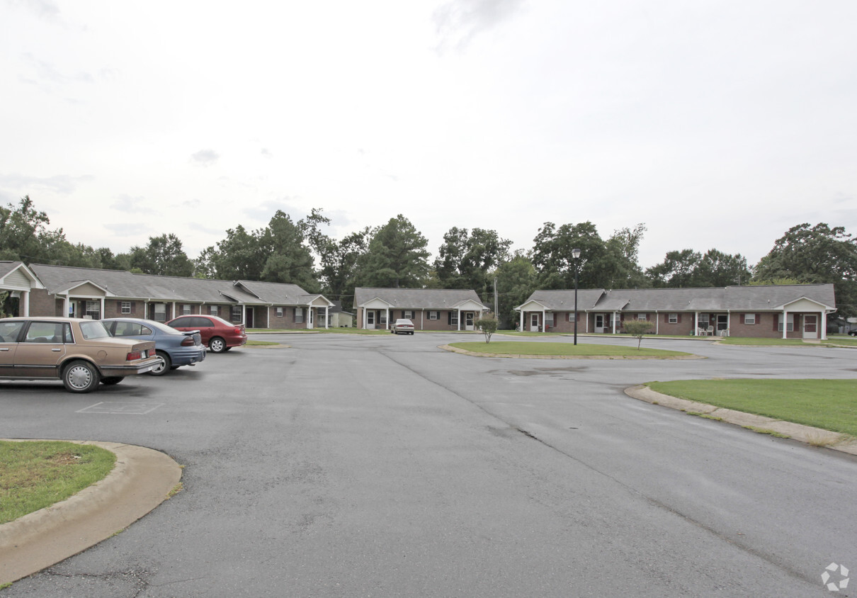 Building Photo - Grand Prairie Gardens