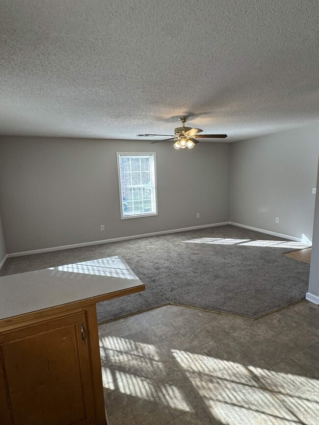 Foto del edificio - 40 Hanna Dr