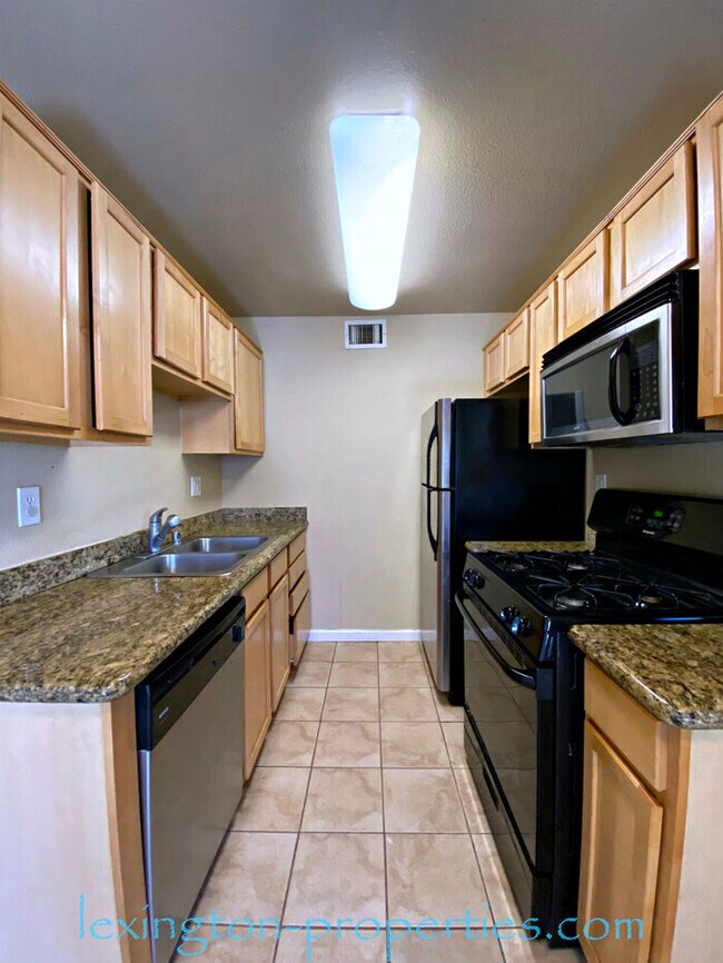 Building Photo - 5019 Bremner Way #2, Sacramento, CA 95841
