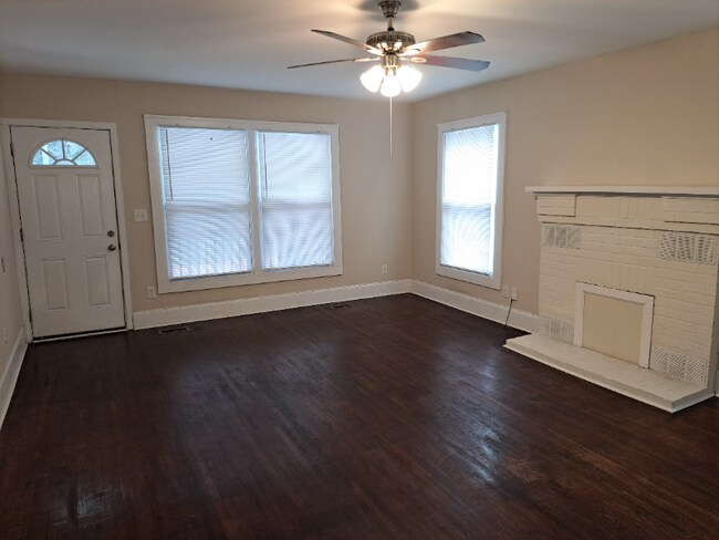 Foto del edificio - 609 W Garrison Blvd