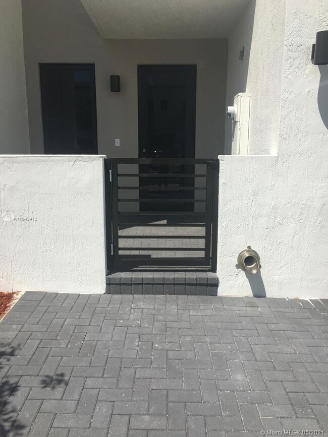 Building Photo - 458 SW 91st Ct