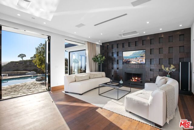 Building Photo - 9302 Nightingale Dr