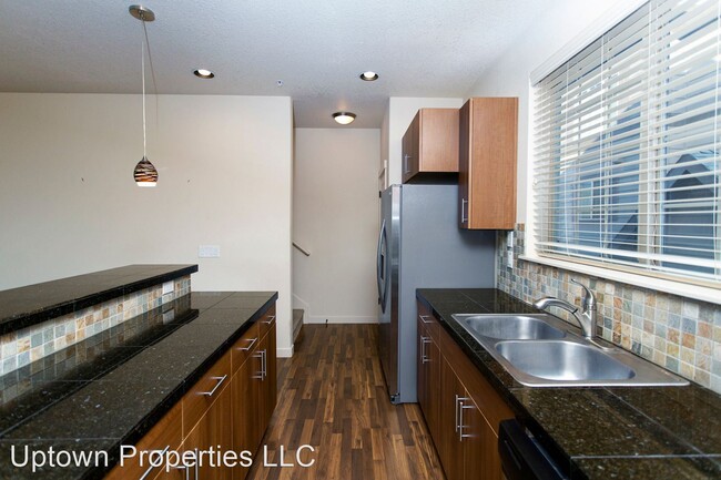 Foto del edificio - 2 br, 2.5 bath House - 7894 NE Miriam Way