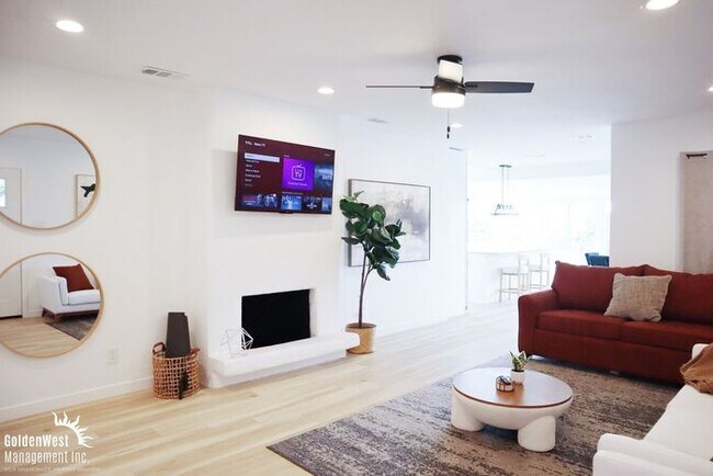 Foto del edificio - Stylish Updated 3Bdm 2Ba Upstairs Unit in the Heart of Old Town San Diego!
