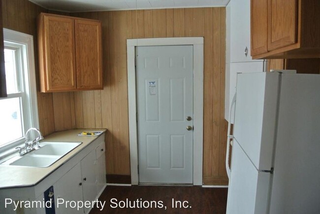Building Photo - 2 br, 1 bath House - 12 14th St SE