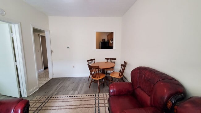 Affordable 2-Bedroom in Allston – Great Lo... - Affordable 2-Bedroom in Allston – Great Lo... Apartment