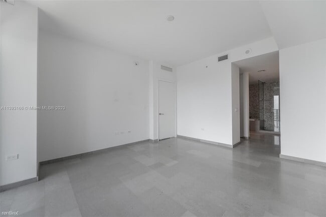 Building Photo - 2 br, 2 bath Condo - 68 SE 6th St Spectacu...