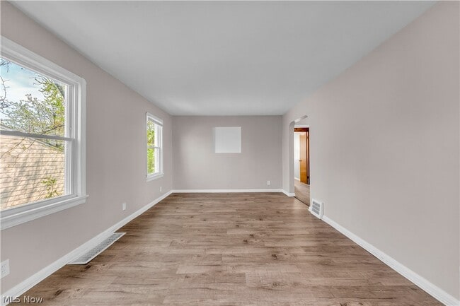 Building Photo - 5461 Clement Ave