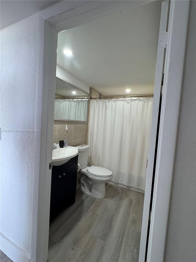 Foto del edificio - 2000 NE 135th St