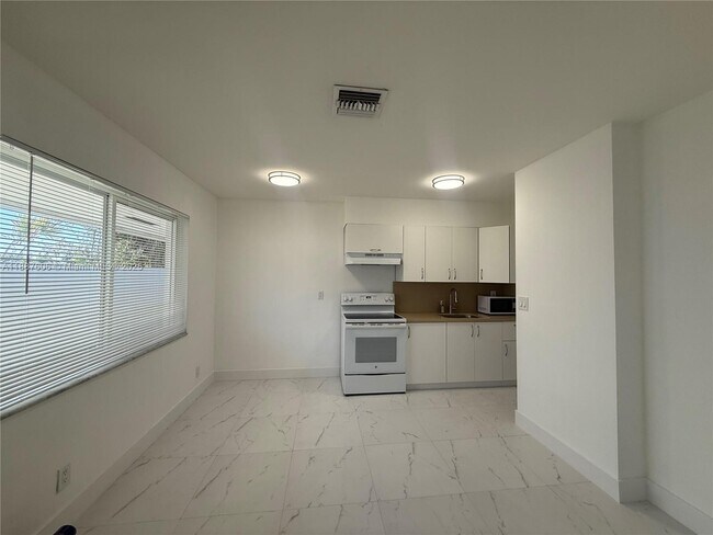 Foto del edificio - 842 SW 2nd St