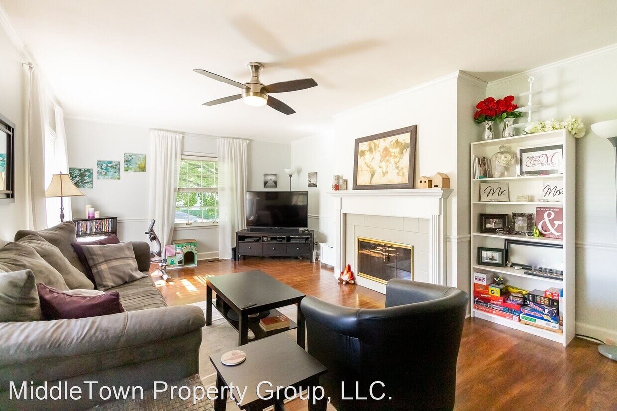 Primary Photo - 3 br, 1.5 bath House - 1401 N Woodridge Ave.