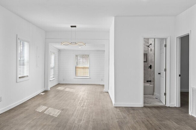Foto del edificio - Charming 2BR Lebanon Home with Modern Updates & Large Yard