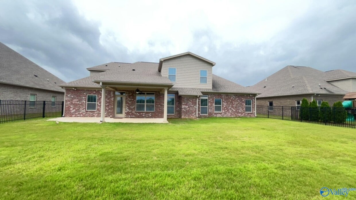 Building Photo - 7419 Flint Xing Cir SE