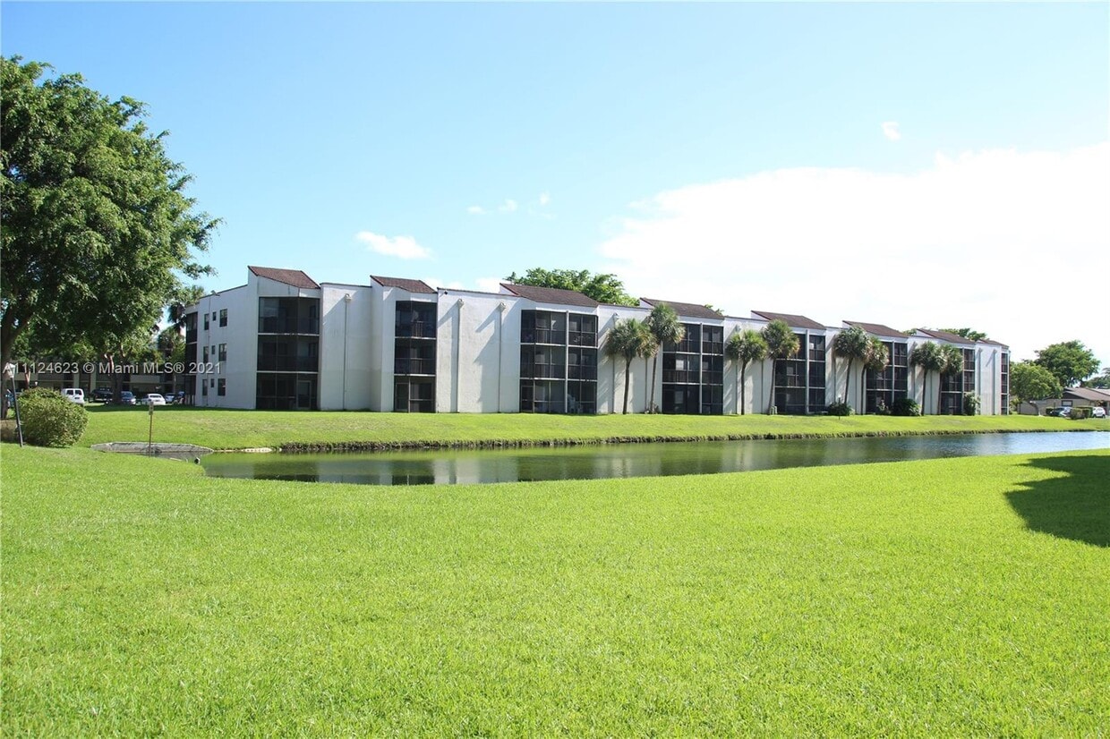 3470 Foxcroft Rd Unit 111, Miramar, FL 33025 Condo for Rent in