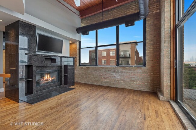 Foto del edificio - 1751 N Western Ave