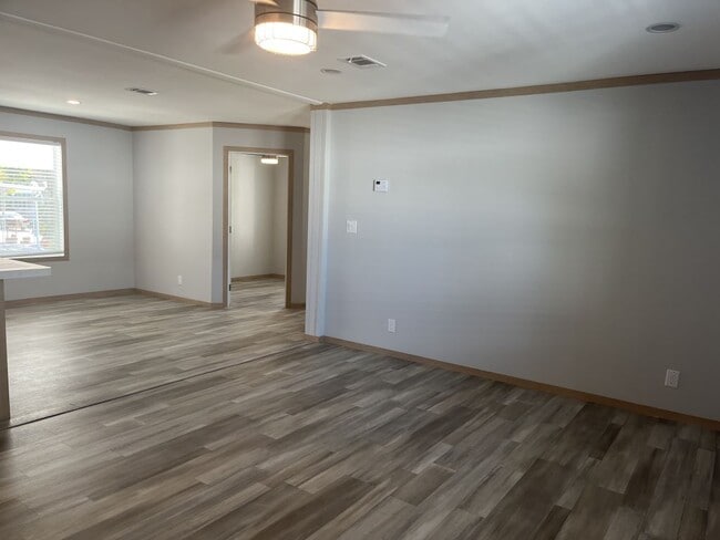 Building Photo - 15777 Bolesta Rd