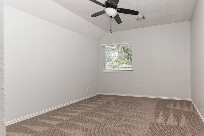 Foto del edificio - 27 Bluff Creek Pl