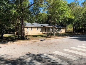 Building Photo - 632 W Prospect St