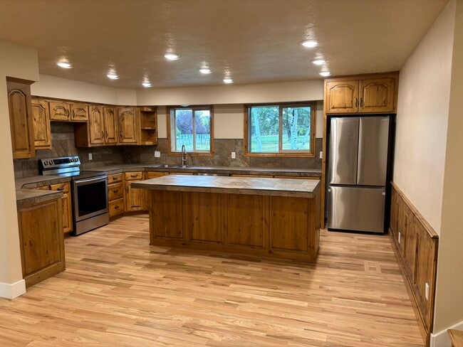 Building Photo - 2220 S 4000 W