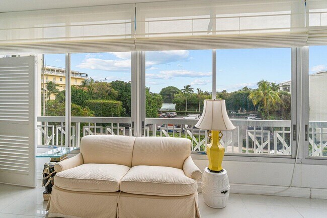 Foto del edificio - 389 S Lake Dr
