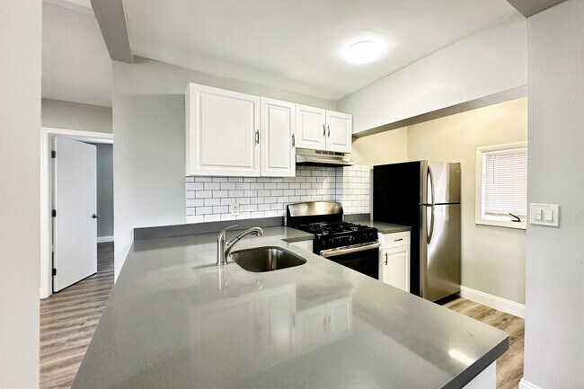 Foto del edificio - 817 NE 19th Avenue