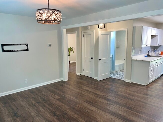 Photo - Bright and Modern 3 Beds 2.5 Baths Townhom... House