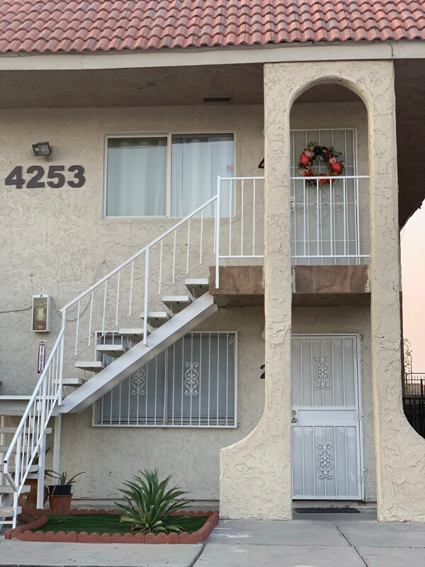 Foto del edificio - 4253 Stewart Ave