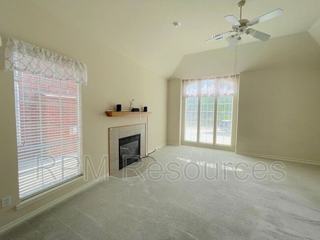 Building Photo - 15532 Monarch Ln