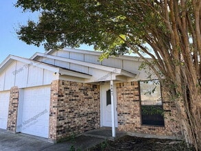 Building Photo - 6847 S Creek Dr