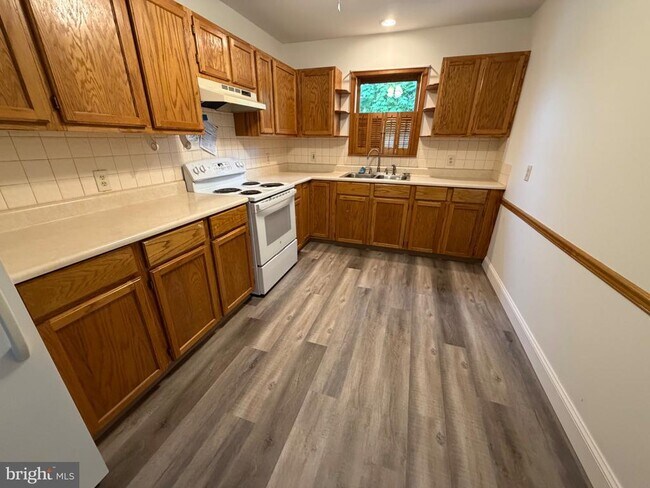 Foto del edificio - 122 Pine Glen Rd