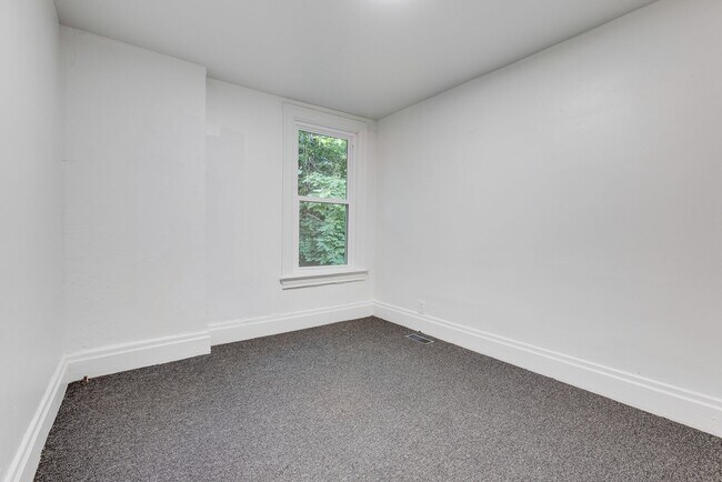 Photo - 124 Tecumseh St Apartment